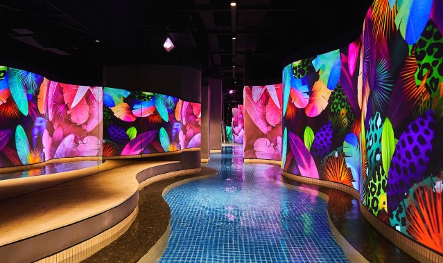 “享受海上的温泉 美妙的时光水屋